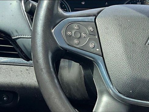 Used 2021 Chevrolet Traverse LT image 16