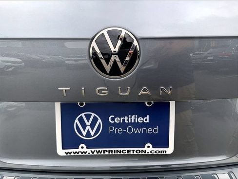 Used 2023 Volkswagen Tiguan SE w/ Panoramic Sunroof Package AWD/4WD image 18