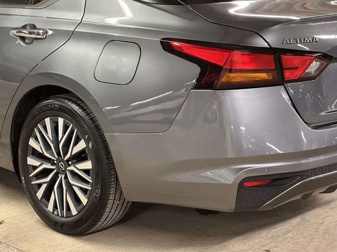 Used 2024 Nissan Altima 2.5 SV image 11