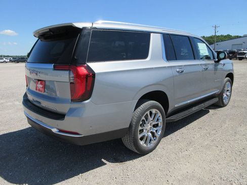 New 2026 GMC Yukon XL Elevation w/ Elevation Premium Package AWD/4WD image 4