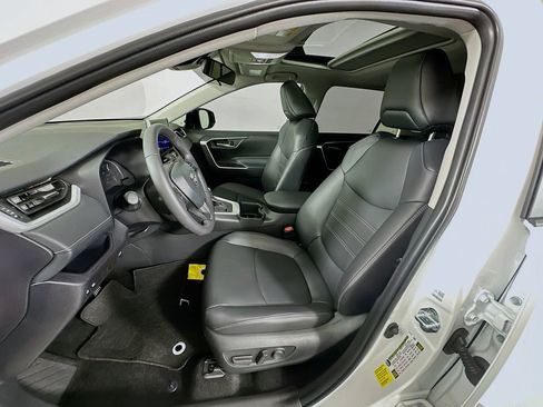 Used 2025 Toyota RAV4 XLE Premium FWD image 21