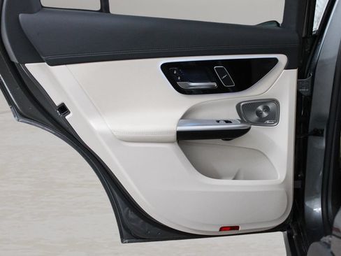 Used 2023 Mercedes-Benz GLC 300 image 24