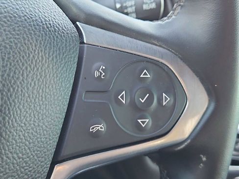 Used 2023 Chevrolet Traverse LT image 25