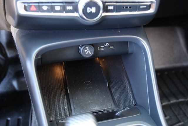Used 2025 Volvo XC40 B5 Core w/ Climate Package AWD/4WD image 24