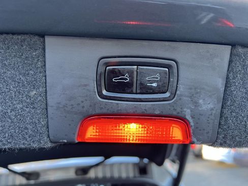 Used 2016 Porsche Cayenne S w/ Premium Package image 23