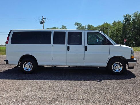 Used 2020 Chevrolet Express 3500 LT w/ LT Preferred Equipment Group RWD image 5