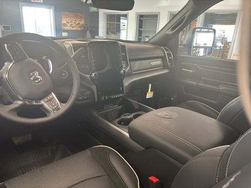 New 2025 RAM 2500 Laramie AWD/4WD image 16