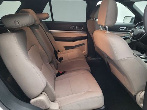 Used 2018 Ford Explorer XLT FWD image 19