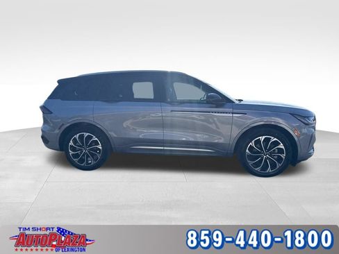 Used 2024 Lincoln Nautilus Reserve AWD/4WD image 9