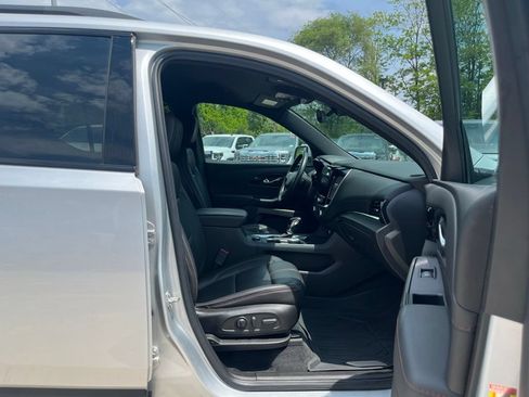 Used 2022 Chevrolet Traverse RS w/ LPO, Floor Liner Package AWD/4WD image 34