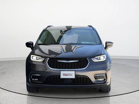 Used 2022 Chrysler Pacifica Touring-L FWD image 3