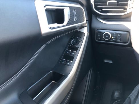 Certified 2022 Ford Explorer XLT w/ Equipment Group 202A image 19