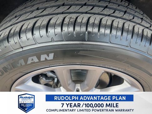 Used 2024 GMC Terrain SLT image 28