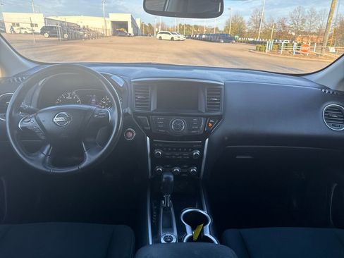 Used 2017 Nissan Pathfinder SV image 20