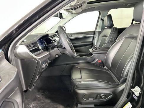 Used 2023 Jeep Grand Cherokee 30th Anniversary image 11