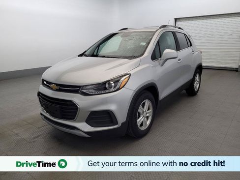 Used 2017 Chevrolet Trax LT w/ LT Convenience Package FWD image 1