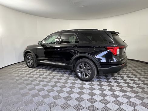 Used 2025 Ford Explorer Active w/ Active Comfort Package image 2
