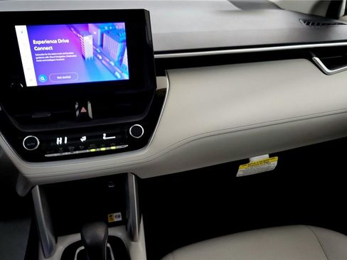 Certified 2023 Toyota Corolla Cross LE image 42