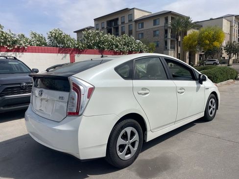 Used 2015 Toyota Prius Three image 3