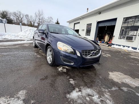 Used 2012 Volvo S60 T5 w/ Climate Pkg image 17