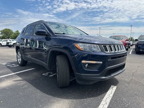 Used 2018 Jeep Compass Latitude w/ Cold Weather Group AWD/4WD image 14