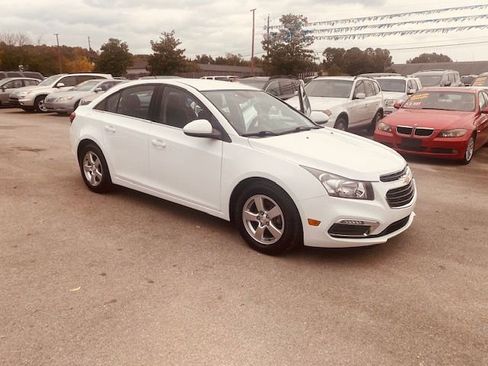 Used 2015 Chevrolet Cruze LT image 2