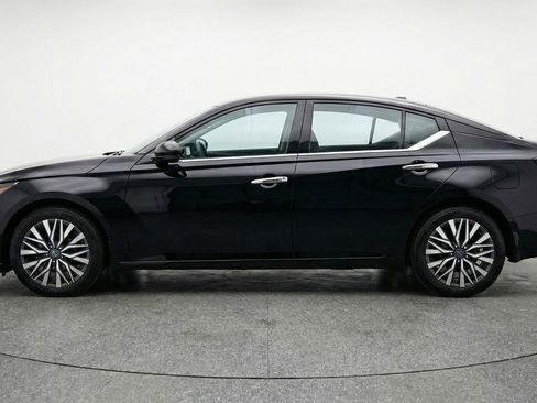 Used 2025 Nissan Altima 2.5 SV FWD image 5