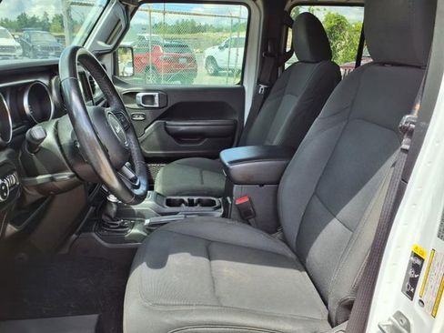 Used 2021 Jeep Gladiator Willys image 9