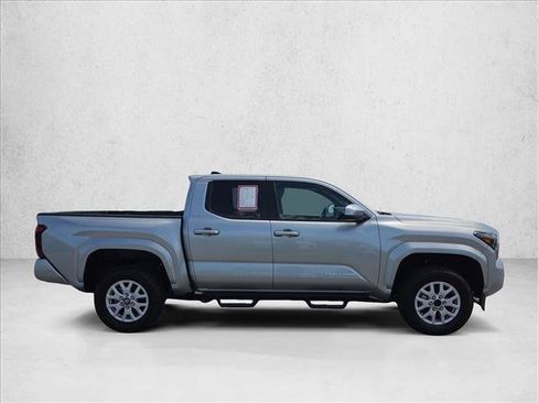 Certified 2025 Toyota Tacoma SR5 AWD/4WD image 4