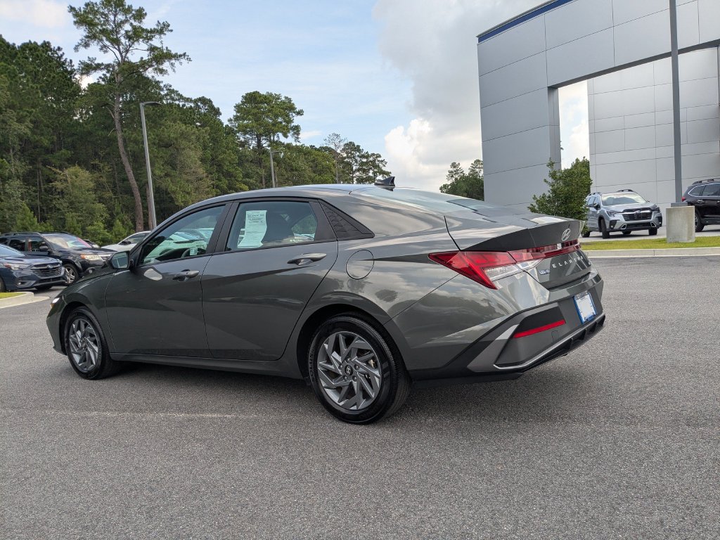 Used 2026 Hyundai Elantra Hybrid FWD image 6