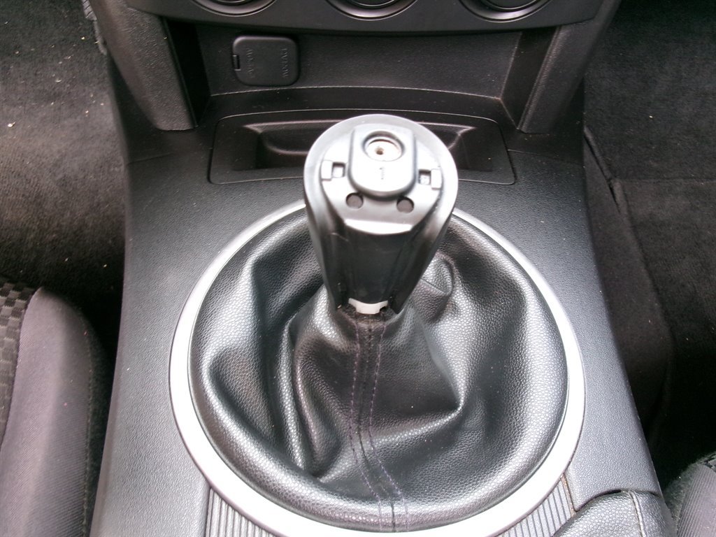 Used 2006 MAZDA MX-5 Miata Sport RWD image 25
