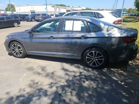 Used 2024 Volkswagen Jetta Sport FWD image 5