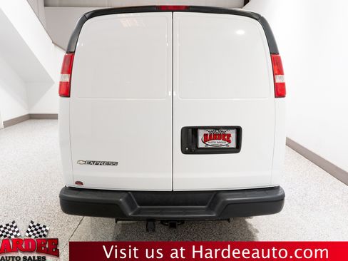 Used 2018 Chevrolet Express 2500 w/ Driver Convenience Package RWD image 4