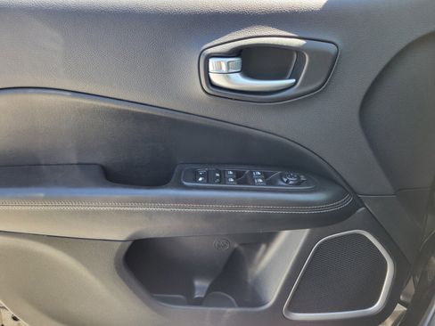 Used 2018 Jeep Compass Latitude image 15