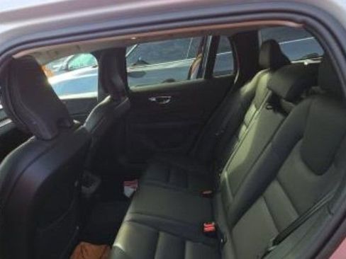 Used 2025 Volvo V60 B5 Cross Country Plus AWD/4WD image 5