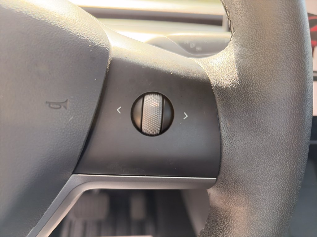 Used 2021 Tesla Model Y Long Range AWD/4WD image 21