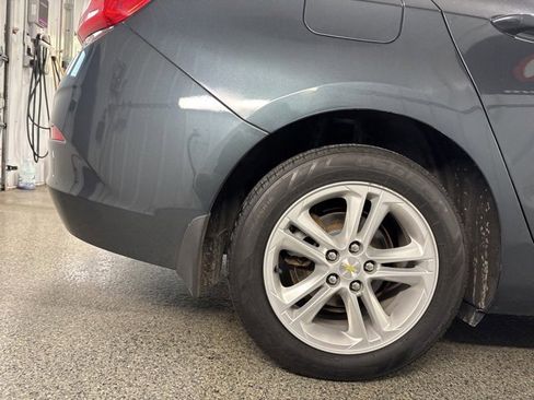 Used 2017 Chevrolet Cruze LT image 22