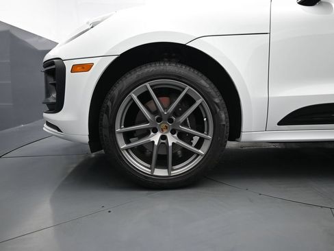 Certified 2025 Porsche Macan AWD/4WD image 8