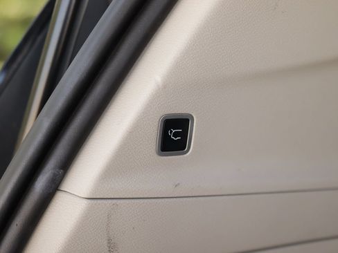 Used 2022 Chrysler Pacifica Touring-L FWD image 27