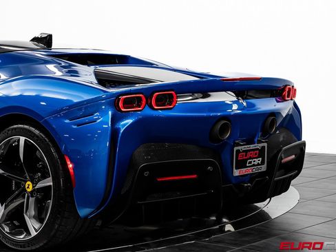 Used 2022 Ferrari SF90 Stradale *CARBON FIBER STEERING WHEEL * image 19