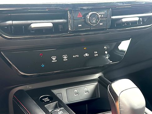 New 2026 Nissan Kicks SR FWD image 23