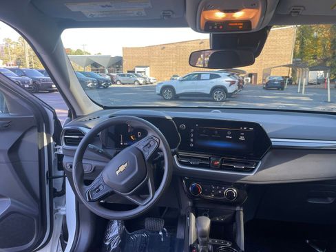 Used 2025 Chevrolet TrailBlazer LT image 30