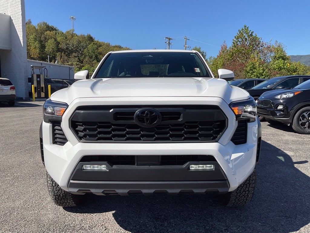 Used 2026 Toyota Tacoma TRD Off-Road AWD/4WD image 2