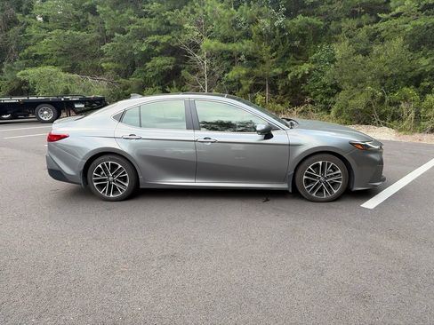 Used 2025 Toyota Camry XLE FWD image 4