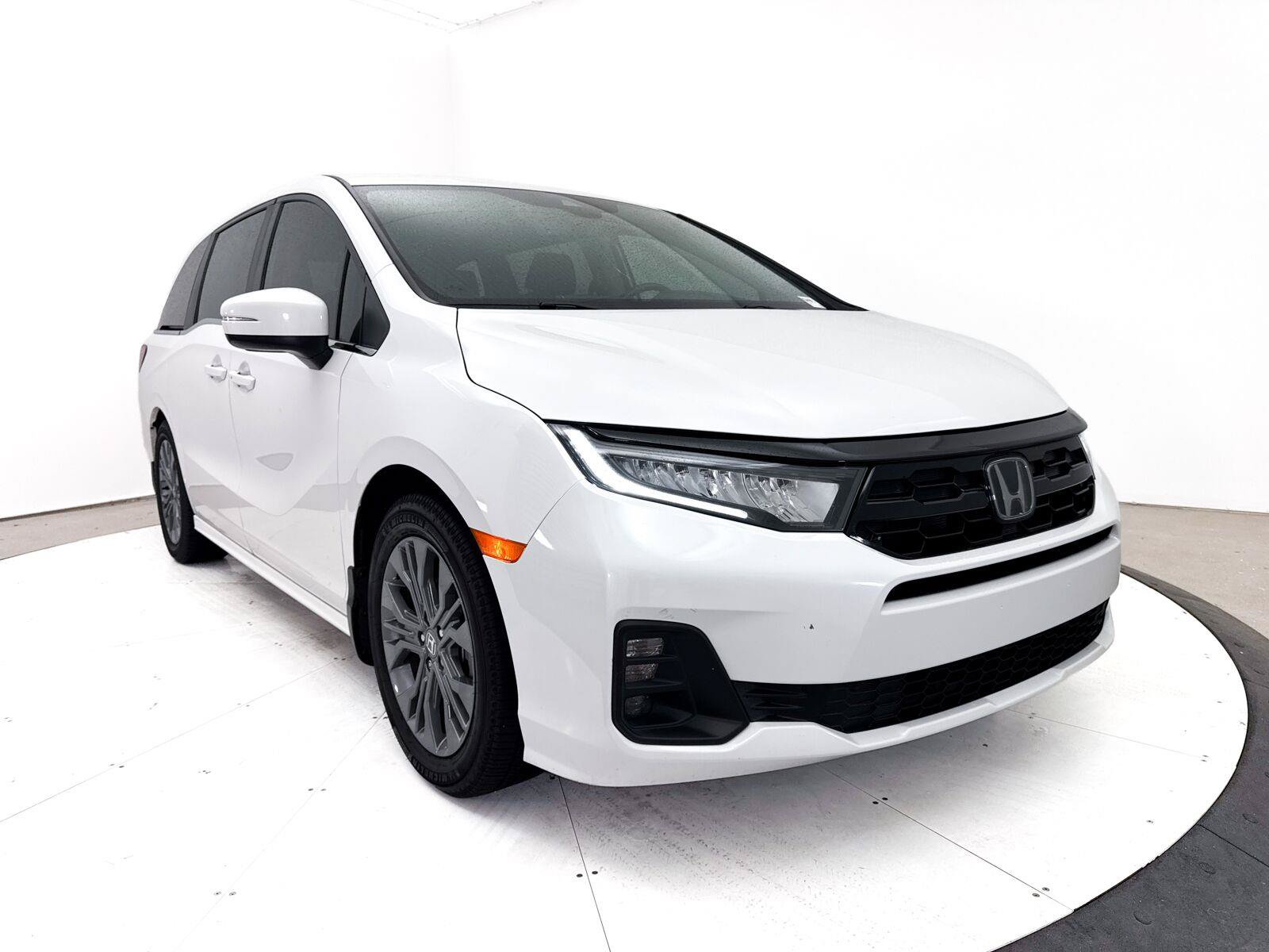 Used 2025 Honda Odyssey Touring image 12