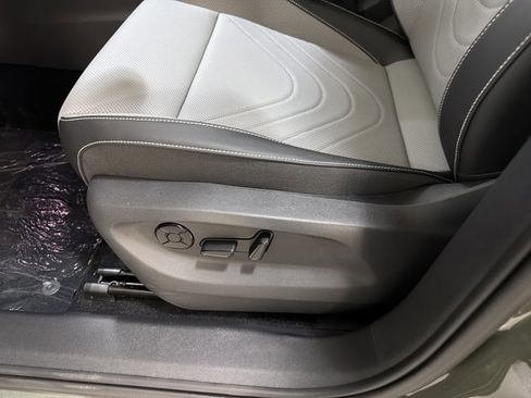 New 2026 Volkswagen Tiguan SE R-Line FWD image 17