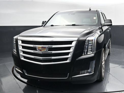 Used 2018 Cadillac Escalade Luxury AWD/4WD image 3