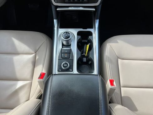 Certified 2022 Ford Explorer XLT w/ Equipment Group 202A image 23