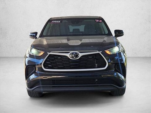 Used 2023 Toyota Highlander L FWD image 2