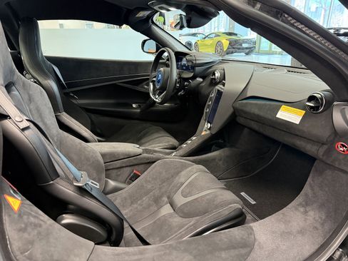 New 2026 McLaren 750S image 15